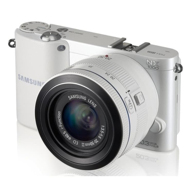NX1000 – White + Samsung Samsung NX 20-50 mm f/3.5-5.6 ED f/3.5-5.6