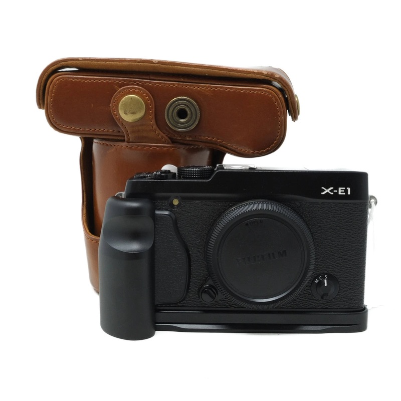 Used Fujifilm X-E1 Mirrorless camera + Grip and case (SH43330)