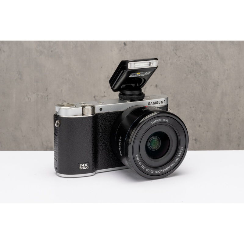Used Samsung NX3000 w/ 16-50mm f/3.5-5.6