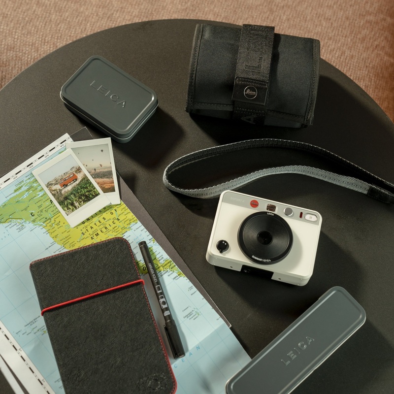 Leica SOFORT 2 Travel Kit (Online Exclusive) Leica SOFORT 2 Travel Kit – Red