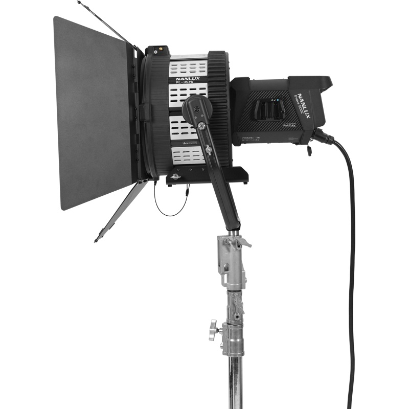 NANLUX EVOKE 900C WITH FL-35YK SPOT LIGHT WITH FLIGHT CASE