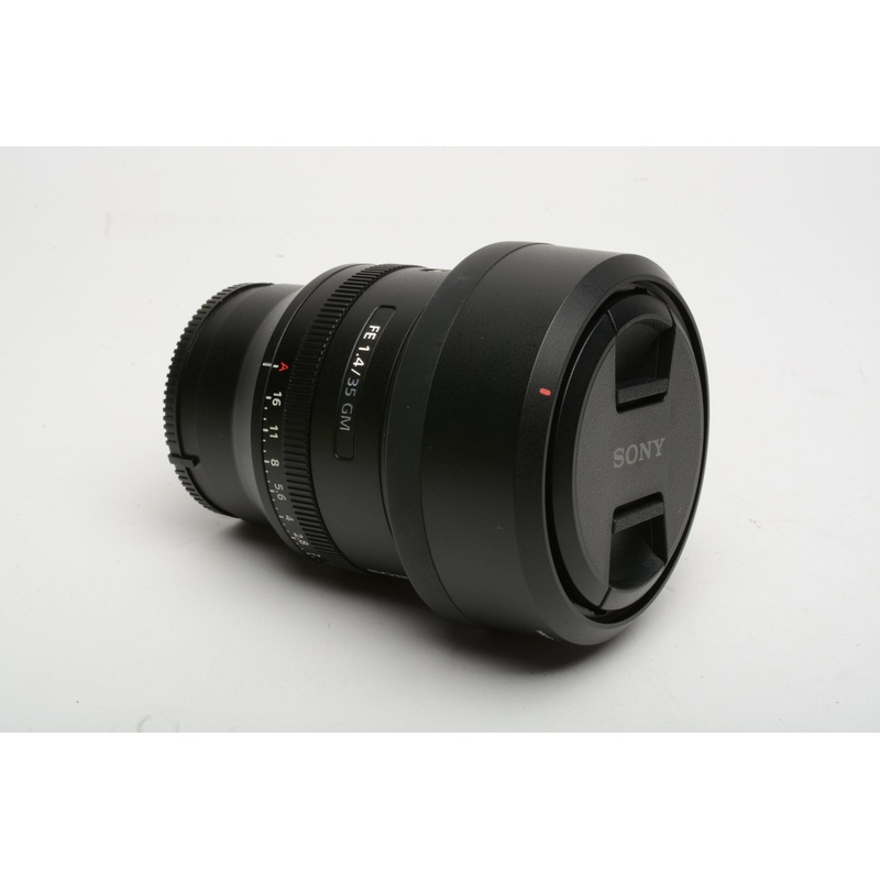 Sony 35mm f1.4 GM SEL35F14GM wide lens, Hood, Caps, Mint-, Great!