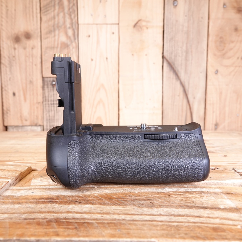 Used Canon BG-E9 Battery Grip
